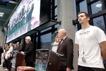 Zdjęcie przedstawiające przemówienia gości na otwarciu Centrum Sportowo-Rehabilitacyjnego WUM